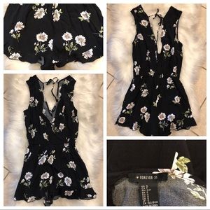 FOREVER 21 Black and Daisy Flowered Short Romper